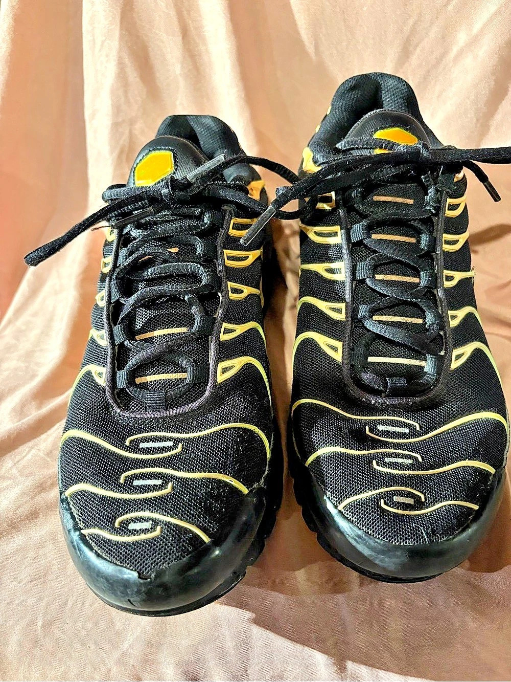 Nike Air Max Plus (TN) ) Black & Yellow Athletic Sneakers